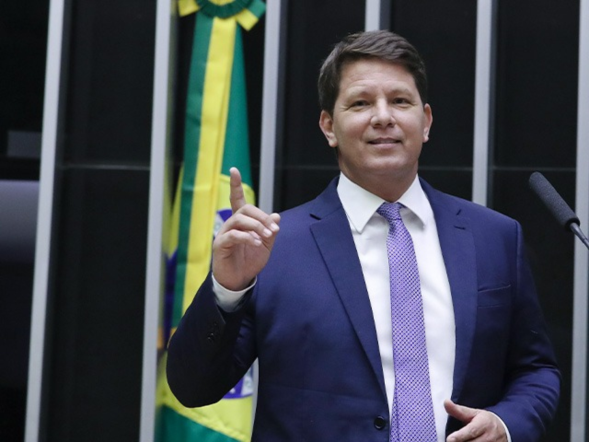 Mário Frias responde a Dino em rede social e diz que vai esclarecer viagem ao exterior