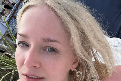 Luciana Vendramini faz selfie de biquíni preto e ganha elogios: 'Calor tá de lascar'