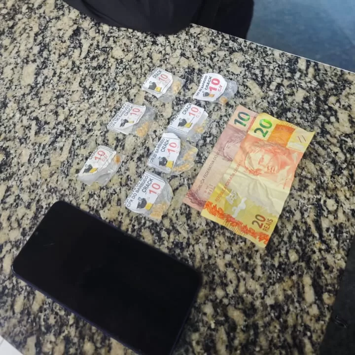 Polícia Militar prende homem por tráfico de drogas no bairro Novo Horizonte