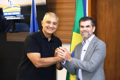 Cônsul do Canadá visita Rio das Ostras e se encontra com prefeito Carlos Augusto