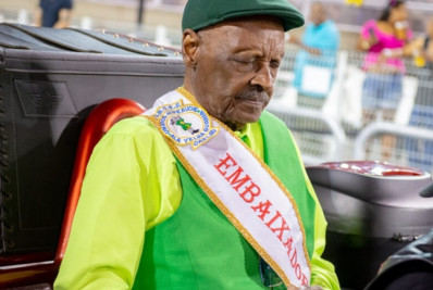 Morre Carlão do Peruche, o 'último cardeal' do Carnaval de São Paulo, aos 94 anos