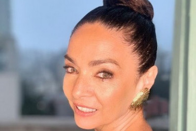 De body decotado, Claudia Ohana exalta amor-próprio no Dia dos Namorados