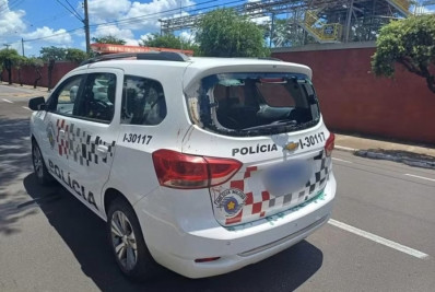 Homem algemado quebra vidro de viatura, tenta fugir e morre ao cair de pontilhão em SP