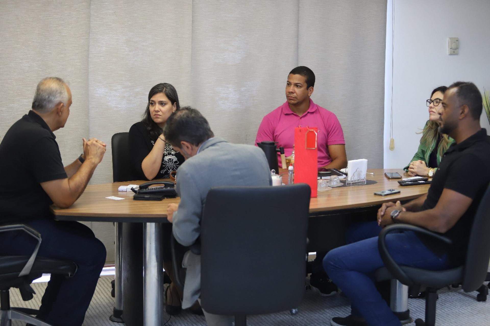 Representantes consulares se re&uacute;nem para entender os desafios e tr&acirc;mites dos governos municipais - Foto: Divulga&ccedil;&atilde;o