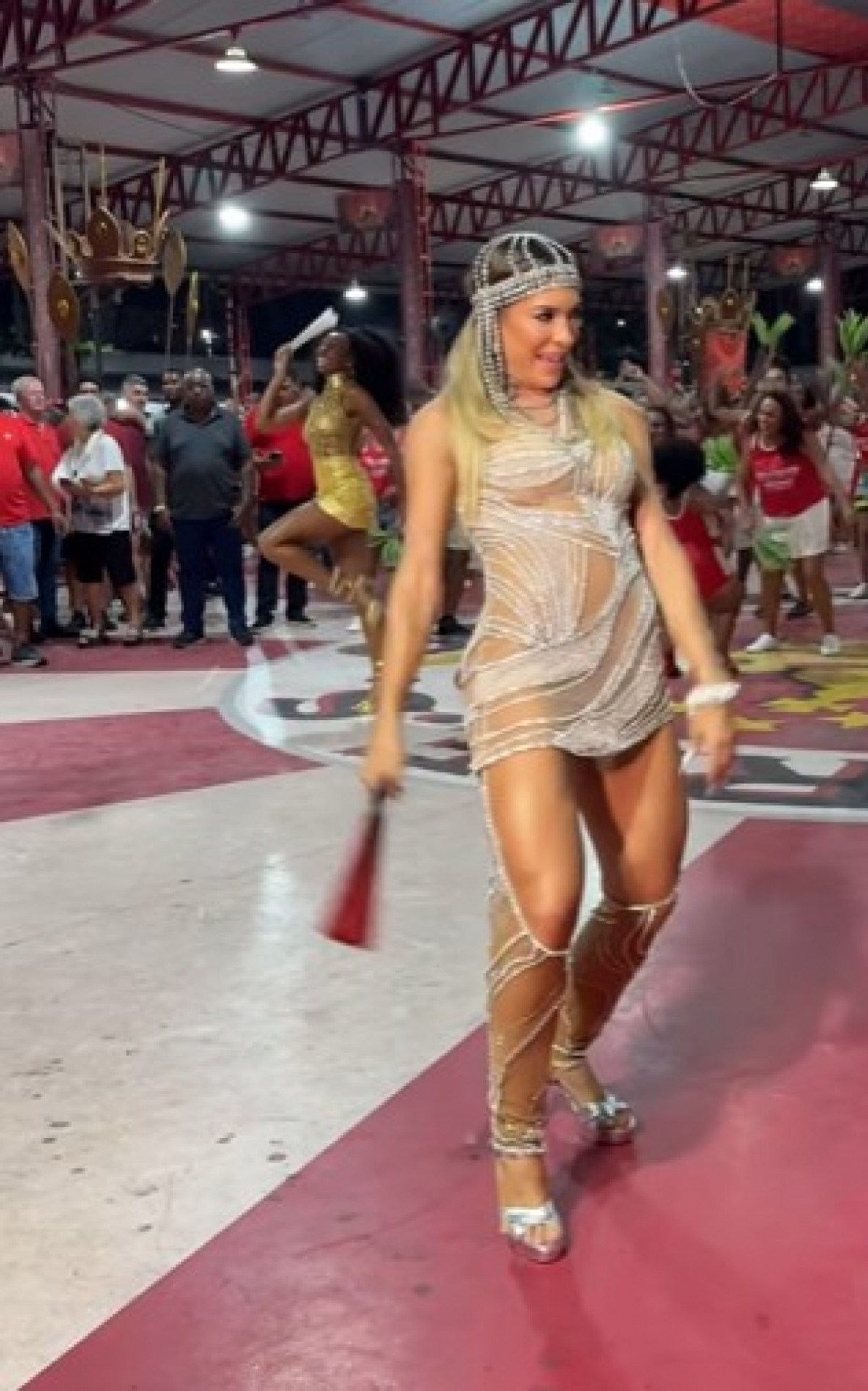 Lore Improta samba no último ensaio da Viradouro antes do Carnaval - Reprodução/Instagram