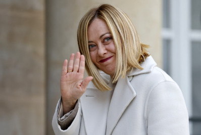 Primeira-ministra italiana visita papa e afirma que ele está 'alerta' e brincando