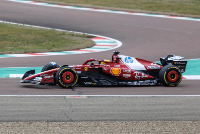 Hamilton e Leclerc testam carro de 2025 da Ferrari pela primeira vez