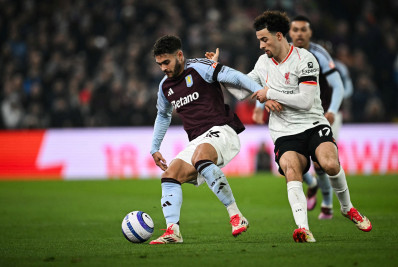 Liverpool leva a virada, mas busca empate com o Aston Villa pelo Inglês