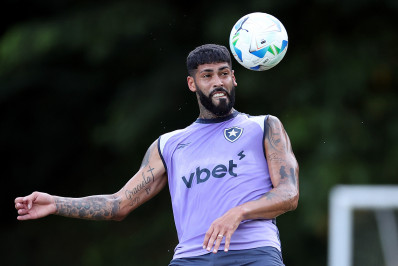 Barboza vai ao Uruguai por cidadania e deve ser convocado: 'Momento lindo'