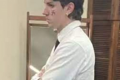 Estudante vai à formatura do curso de Engenharia com símbolo nazista desenhado no rosto