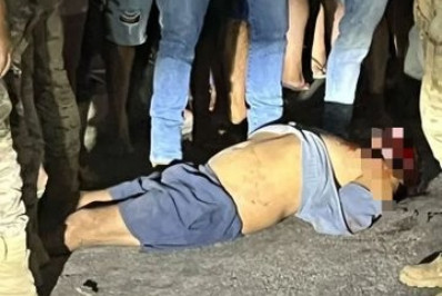 Vídeo: Suspeito de matar criança de 2 anos é linchado por multidão após sair de viatura da polícia