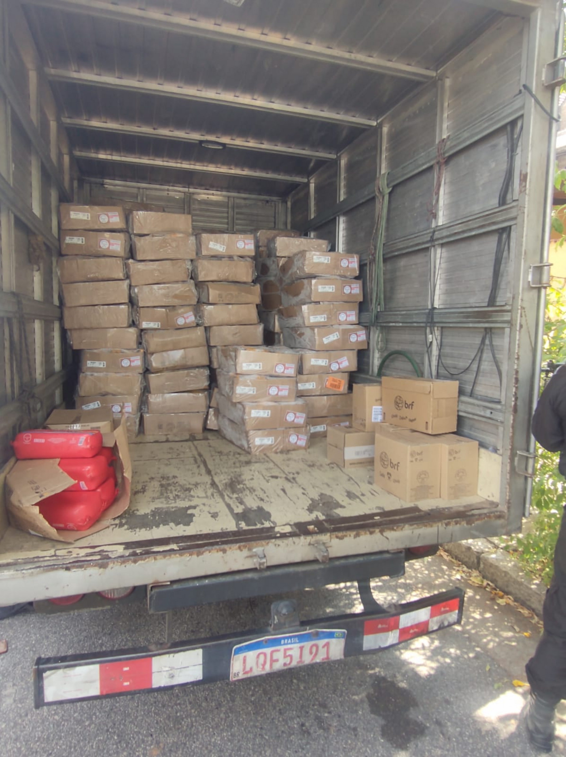 Dois caminhões foram recuperados  - X / @pmerj