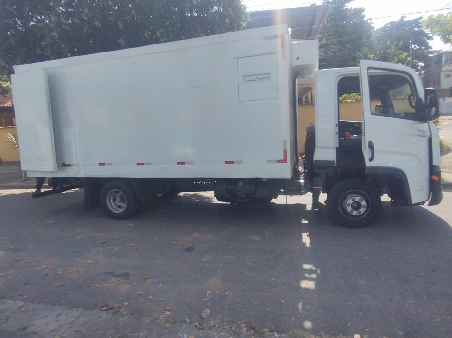 Caminhão recuperado em Brás de Pina - X / @pmerj