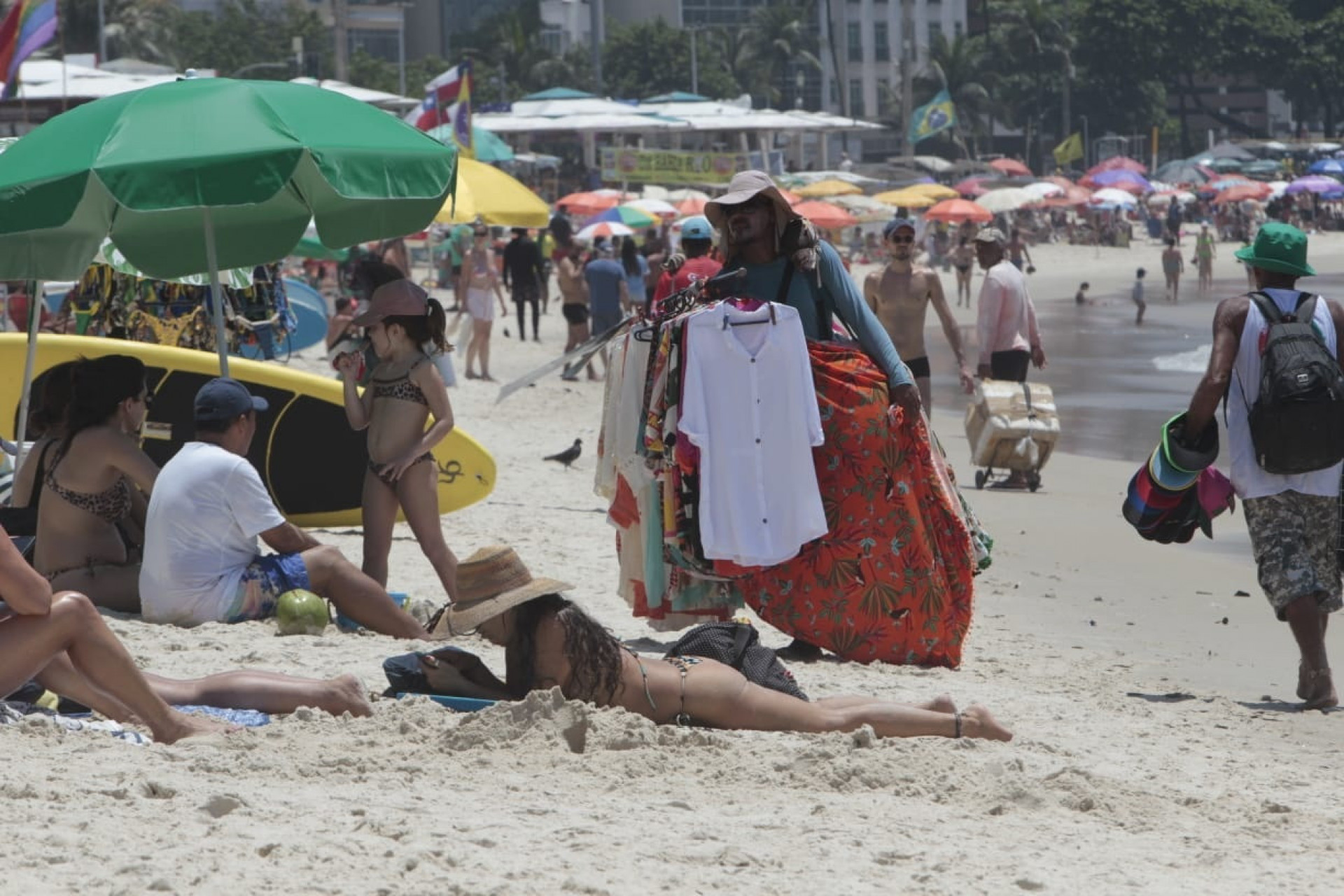 Quarta (19) foi mais um dia de praia para cariocas e turistas - Reginaldo Pimenta/Agência O Dia
