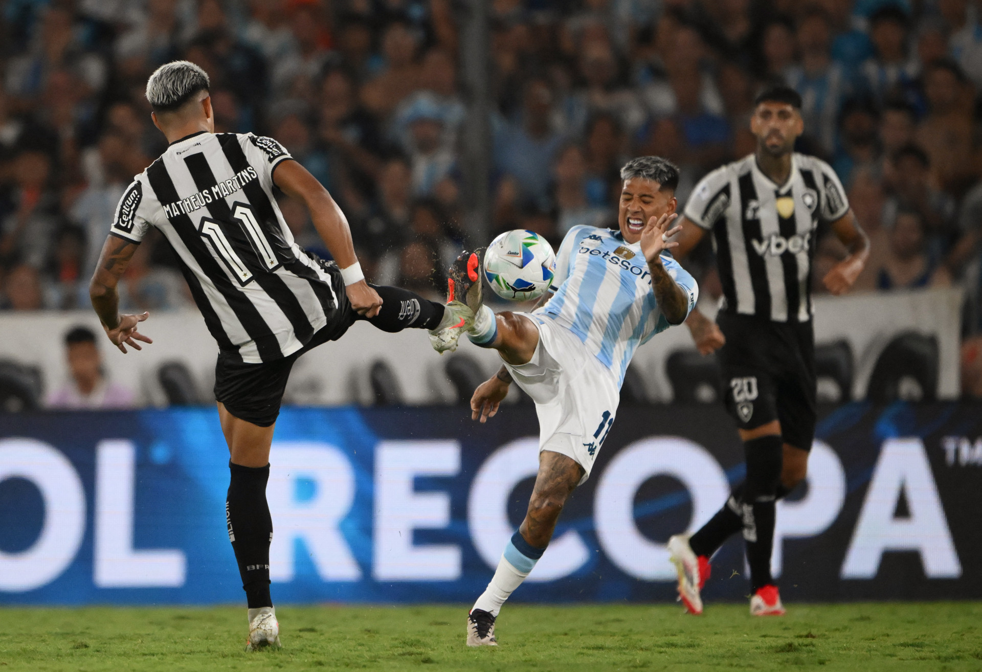 Lance do jogo entre Racing x Botafogo - Luis Robayo/AFP