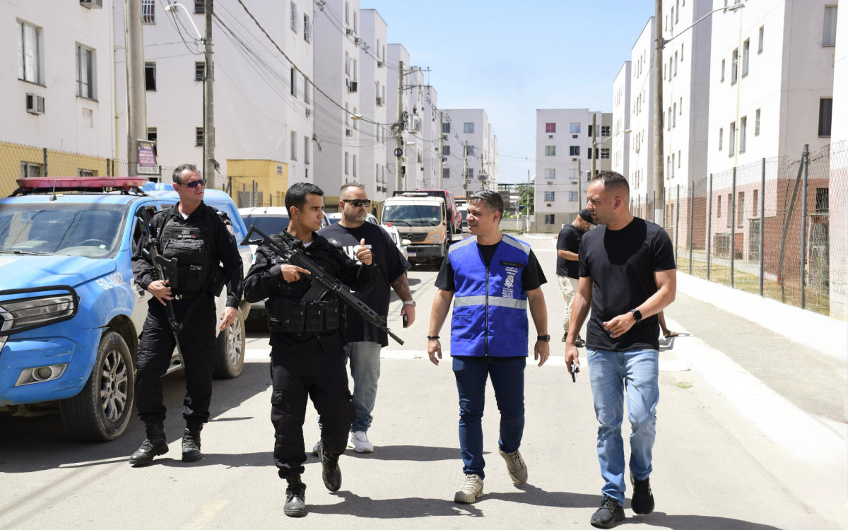 Secretários Aruak Oliveira e Luiz Leonardo Brito da Silva na operação com policiais