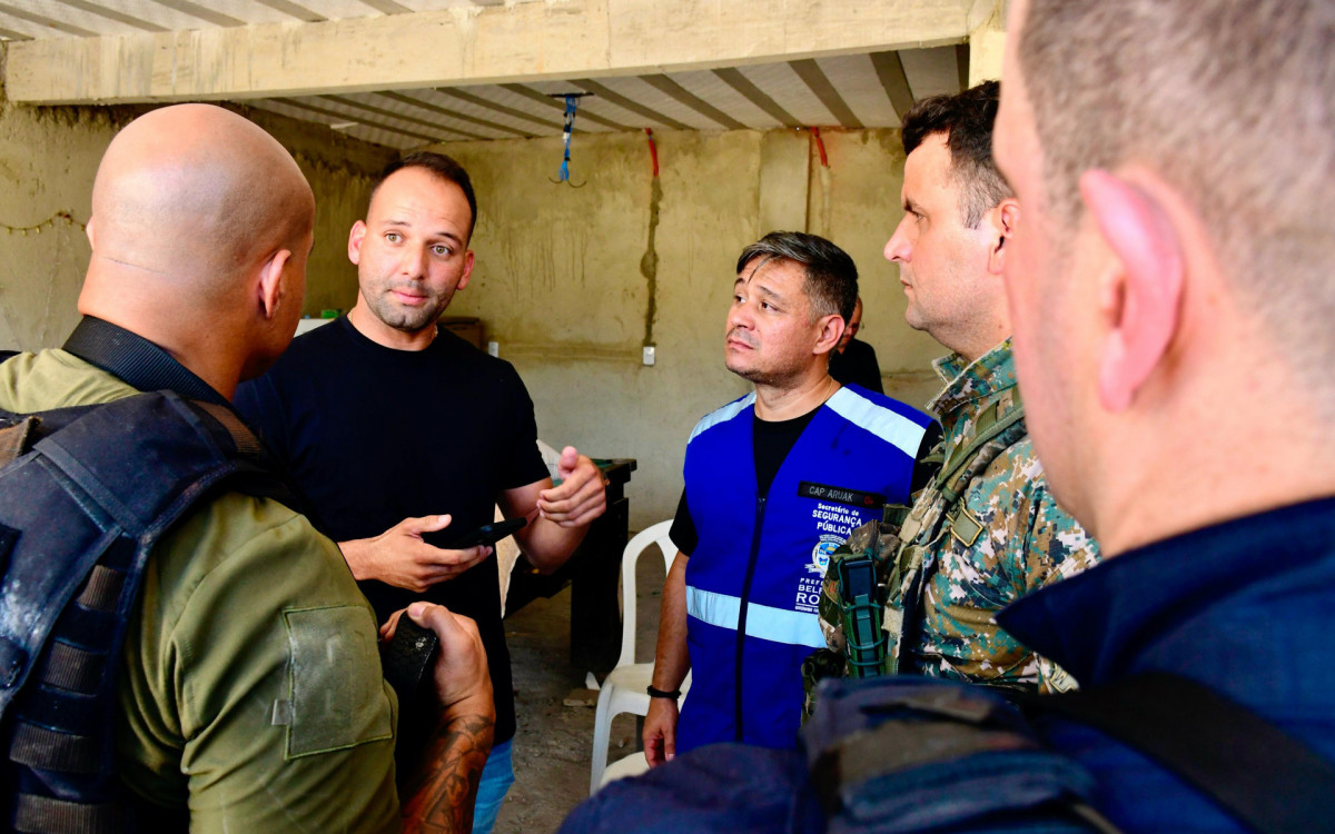Luiz Leonardo Brito da Silva e Aruak Oliveira conversaram com policiais durante a operação