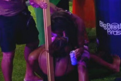 Vídeo! Confira o beijo entre Aline e Thamiris no 'BBB 25'