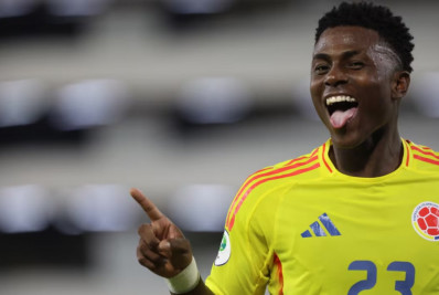 Vasco encerra negociações por atacante colombiano após ficar sem retorno do jogador