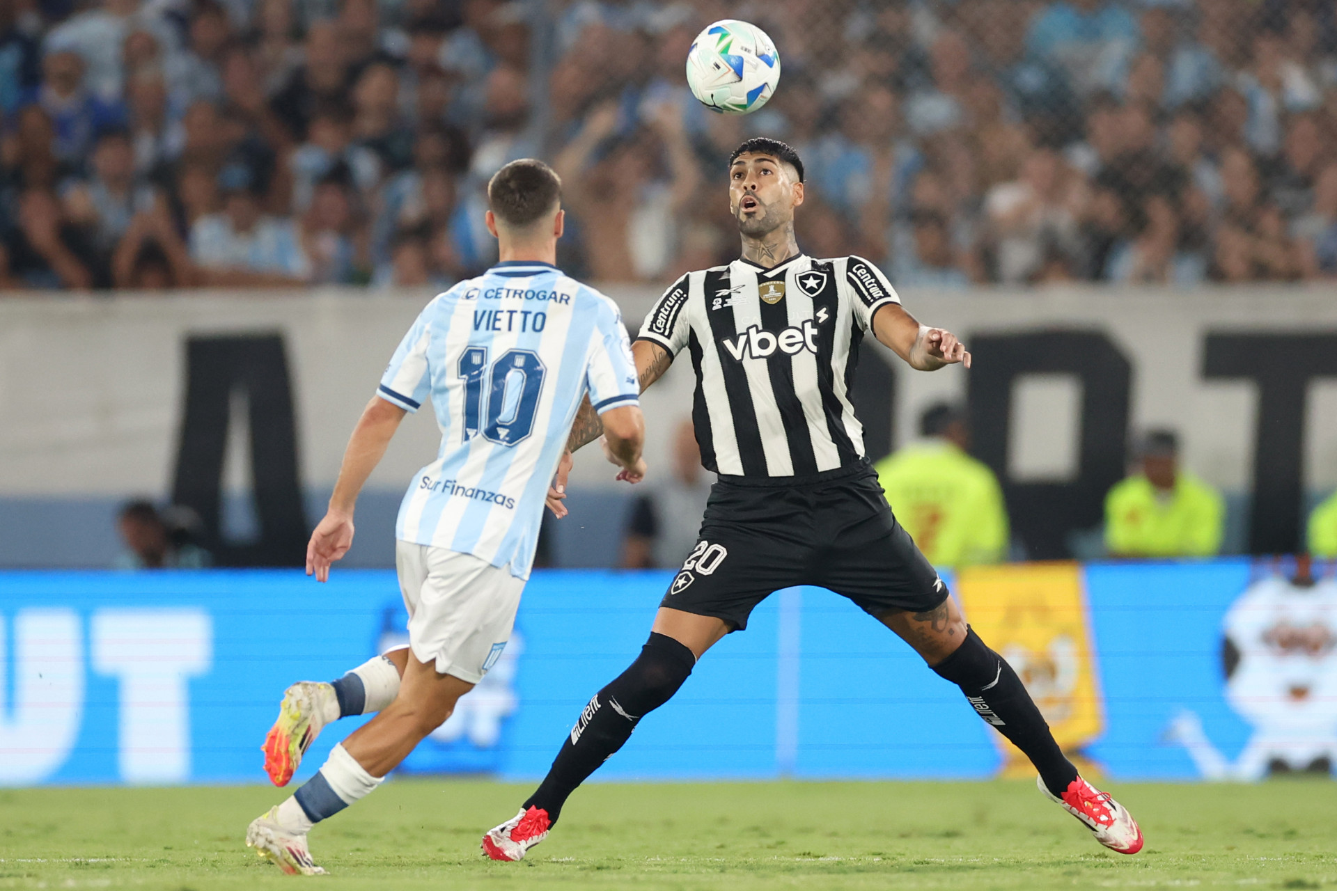 Alexander Barboza em Racing x Botafogo - V&iacute;tor Silva/Botafogo