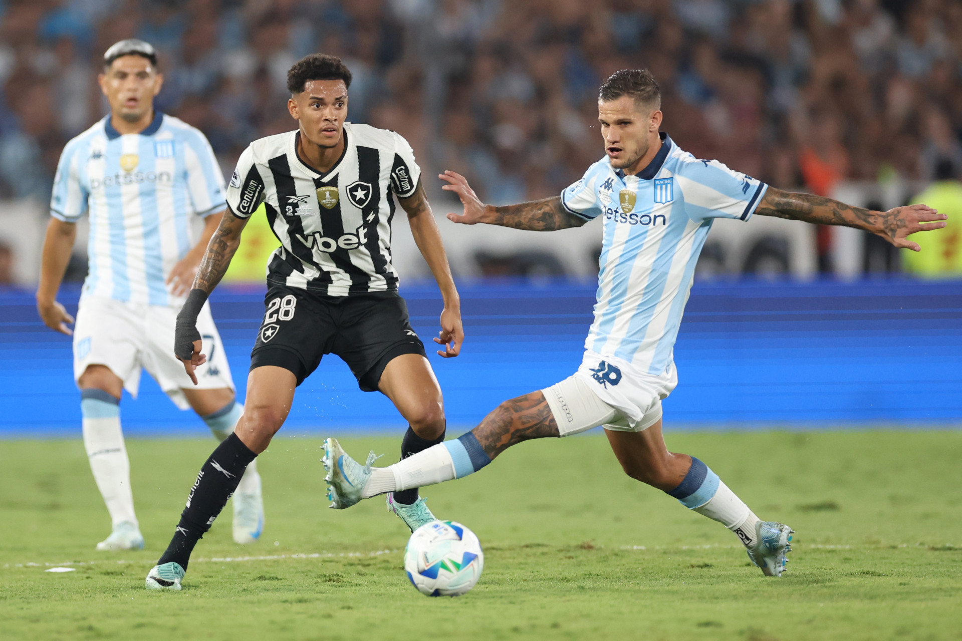 Mesmo com a derrota, Newton aproveitou a chance que recebeu contra o Racing - V&iacute;tor Silva/Botafogo