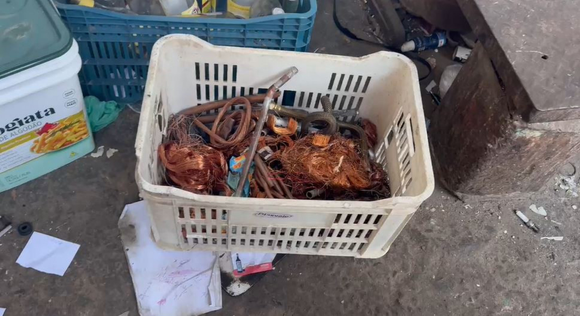 Materiais encontrados durante operação em ferro-velho no Maracanã - Divulgação