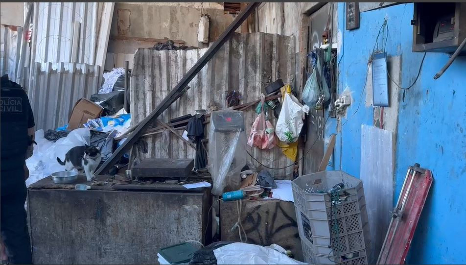 Materiais encontrados durante operação em ferro-velho no Maracanã - Divulgação