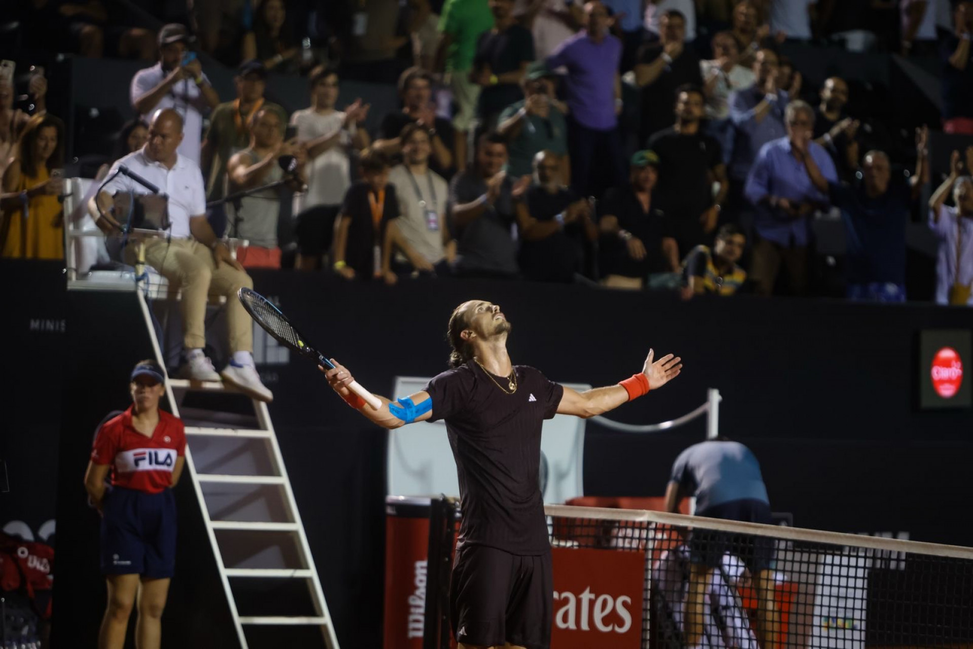 Número 2 do mundo, o alemão Alexander Zverev venceu o cazaque Alexander Schevchenko e fez comemoração em homenagem ao Cristo Redentor  - Renan Areias / Agência O Dia