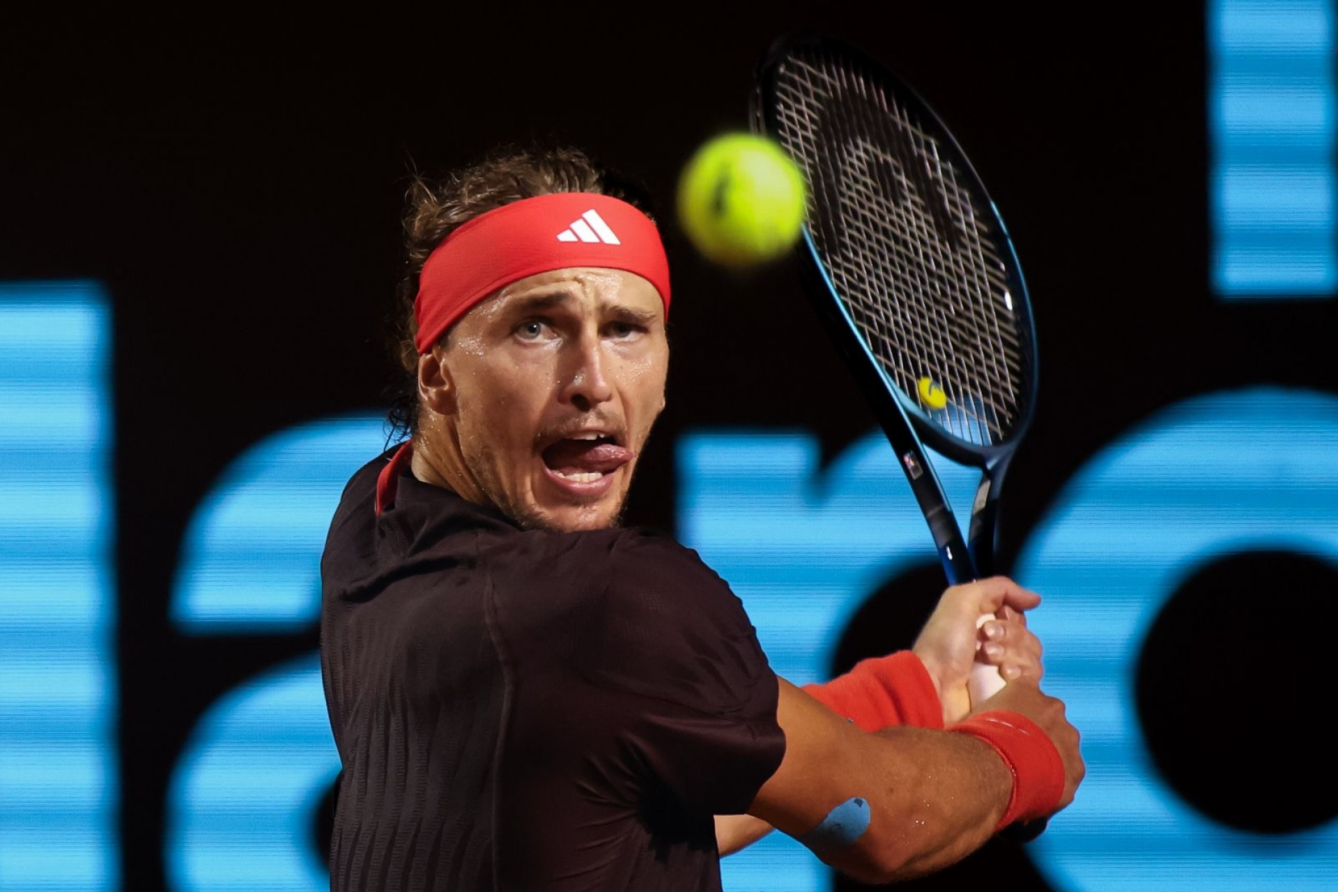 Número 2 do mundo, o alemão Alexander Zverev venceu o cazaque Alexander Schevchenko nas oitavas de final do Rio Open - Renan Areias / Agência O Dia