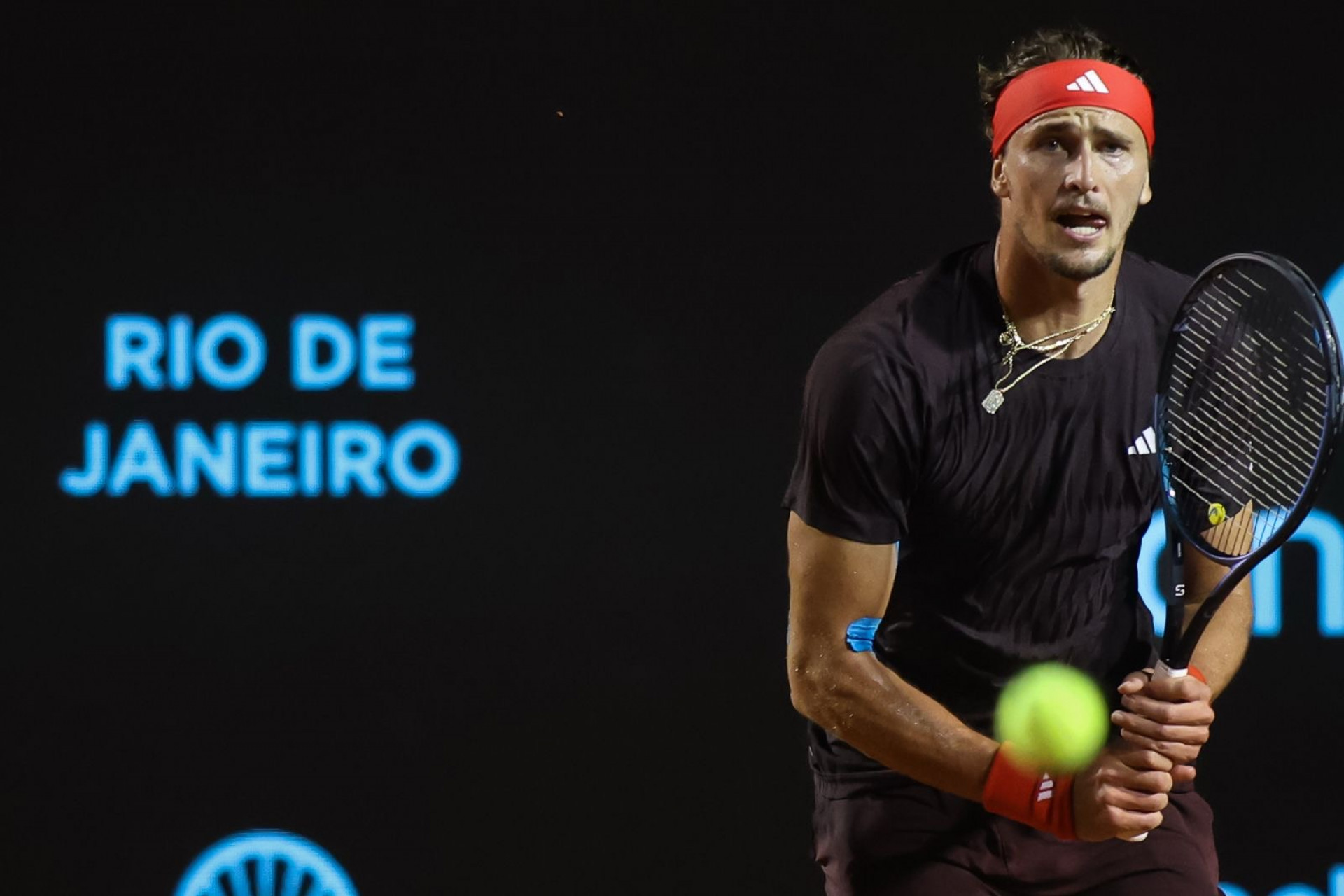 Número 2 do mundo, o alemão Alexander Zverev venceu o cazaque Alexander Schevchenko nas oitavas de final do Rio Open - Renan Areias / Agência O Dia