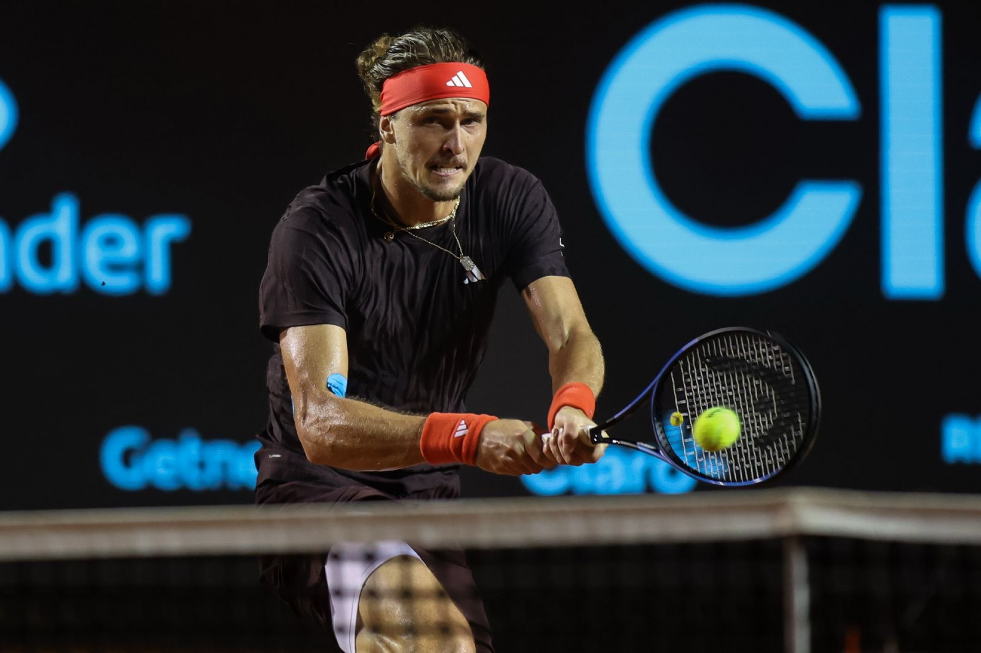 Número 2 do mundo, o alemão Alexander Zverev venceu o cazaque Alexander Schevchenko nas oitavas de final do Rio Open - Renan Areias / Agência O Dia