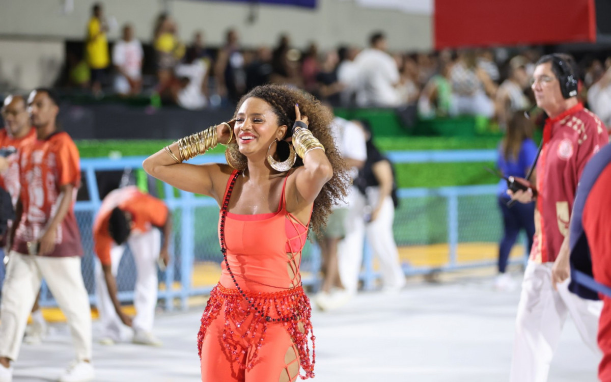 Jéssica Ellen curtiu ensaio técnico na Marquês de Sapucaí 