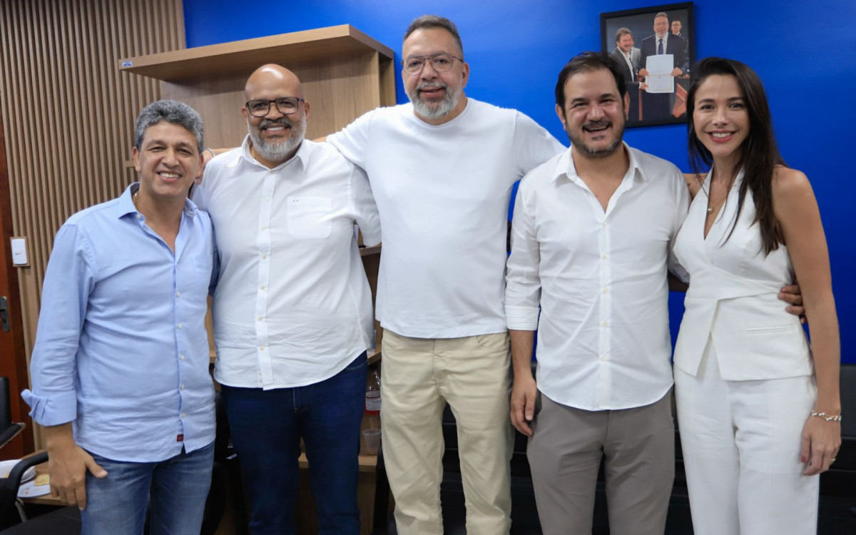 Secretário estadual Doutor Deodalto, Marcelo Canella, Marcio Canella, Antonio Rueda e Mariana Malta na reunião