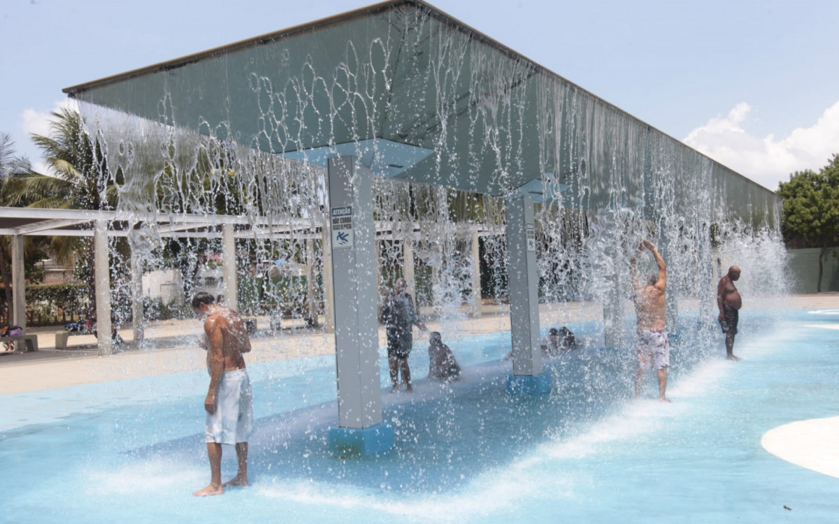 Atra&ccedil;&otilde;es aqu&aacute;ticas do Parque Madureira ficaram cheias nesta sexta-feira 