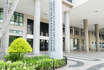 Operação fecha pontos de jogo do bicho do contraventor Rogério de Andrade