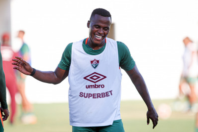 Com 200 jogos, John Arias se declara ao Fluminense: 'Melhor escolha da vida'