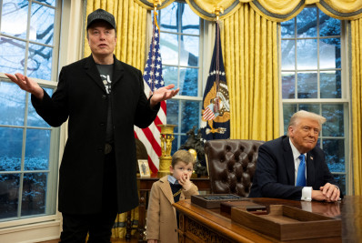 Trump substitui mesa do Salão Oval após filho de Musk deixar meleca nela