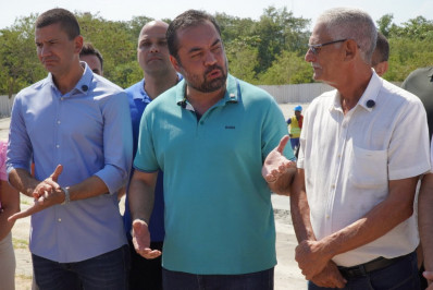 Cláudio Castro visita obras do Parque RJ e do MUVI em São Gonçalo