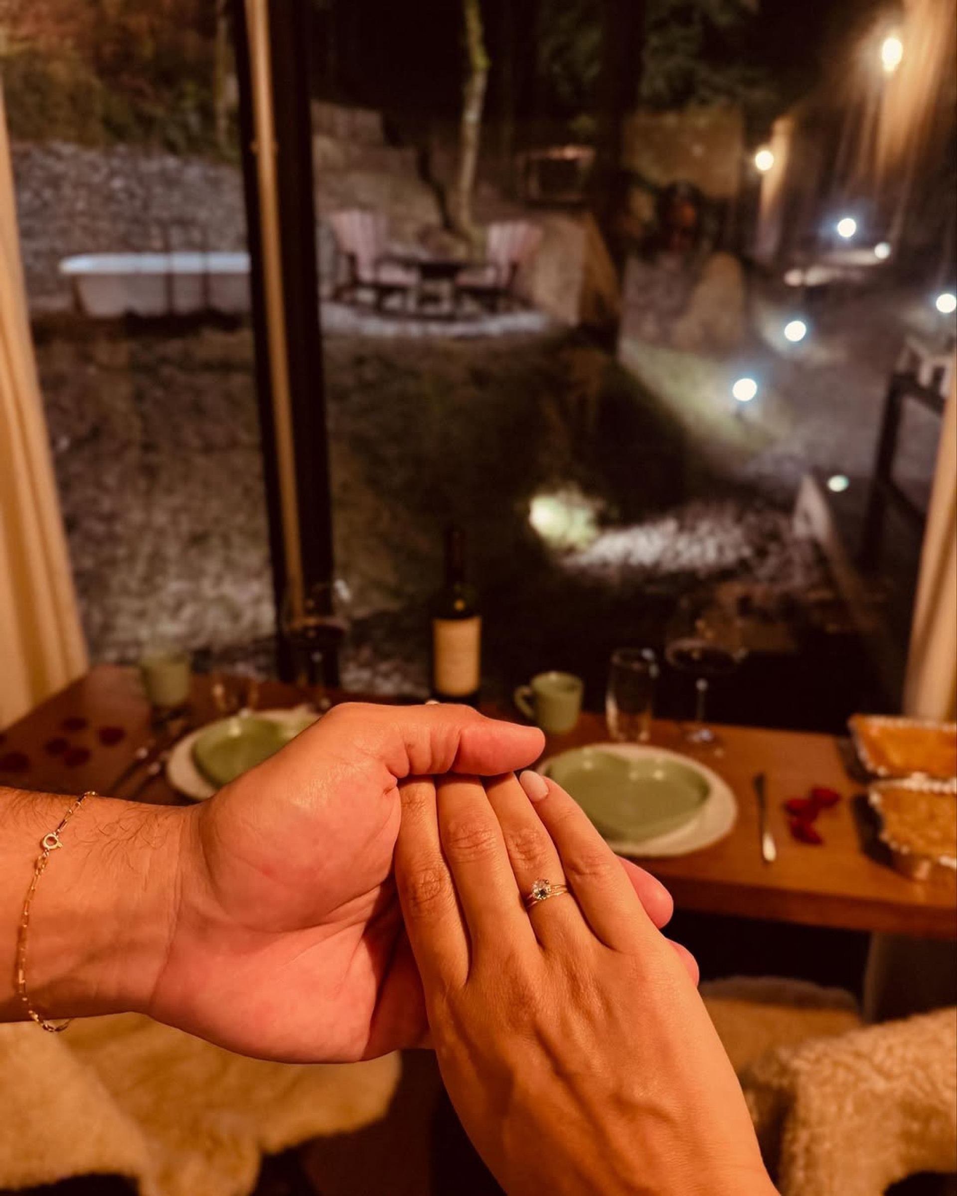 Ex-BBB Deniziane exibiu o anel de compromisso  - Reprodução/Instagram