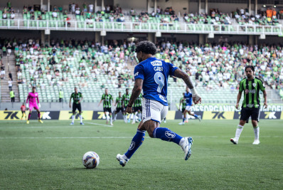Vídeo: Gabigol desperdiça chances inacreditáveis em eliminação do Cruzeiro no Mineiro