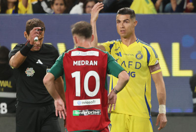 Vídeo: Cristiano Ronaldo se descontrola com expulsão de companheiro