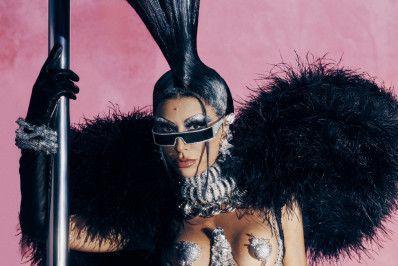 Sabrina Sato posa de Zumbi Punk para ensaio técnico da Vila Isabel