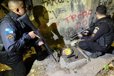 Tiroteio e apreensão de drogas no Âncora: PM reage a ataque e encontra granada e munições