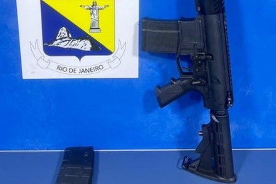 Policiais prendem mulher com fuzil na Rodoviária do Rio