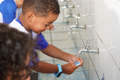 Água tratada e conscientização ambiental chegam às escolas de Macaé com o projeto Fonte de Futuro
