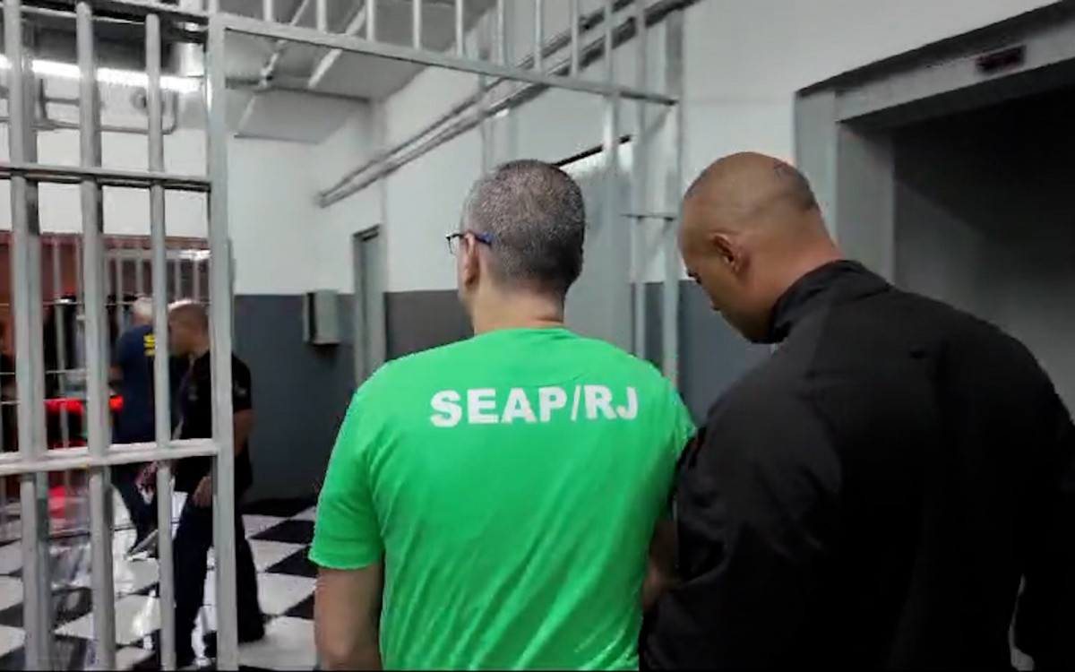 Opera&ccedil;&atilde;o &eacute; montada para transferir Luiz Fernando Nascimento Ferreira, o ?Nando Bacalhau?, para pres&iacute;dio federal