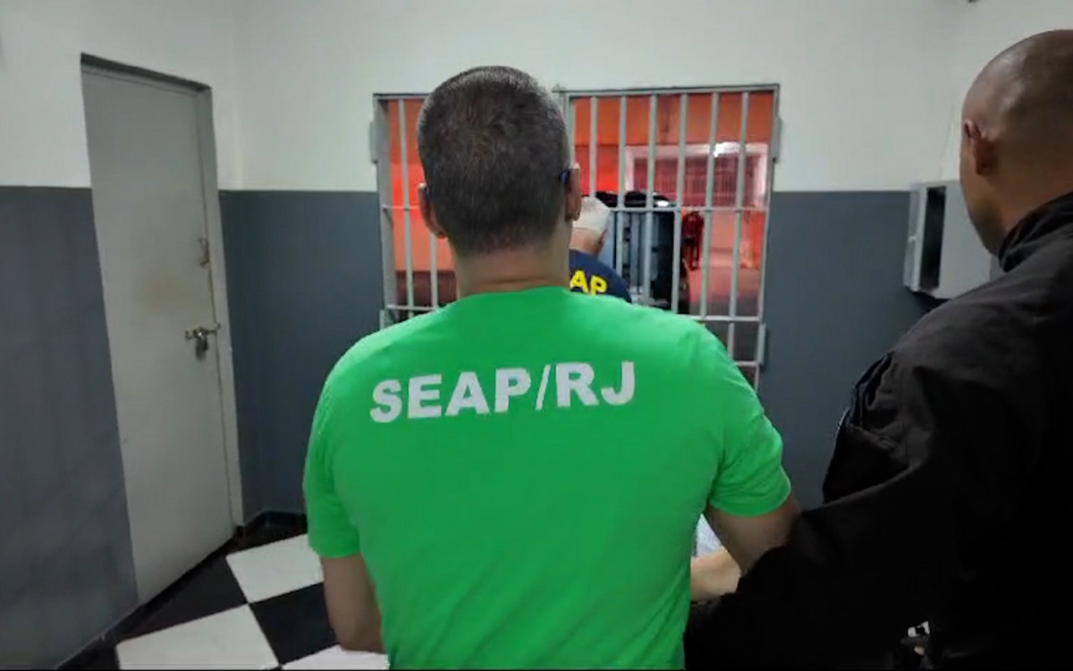 Opera&ccedil;&atilde;o &eacute; montada para transferir Luiz Fernando Nascimento Ferreira, o ?Nando Bacalhau?, para pres&iacute;dio federal