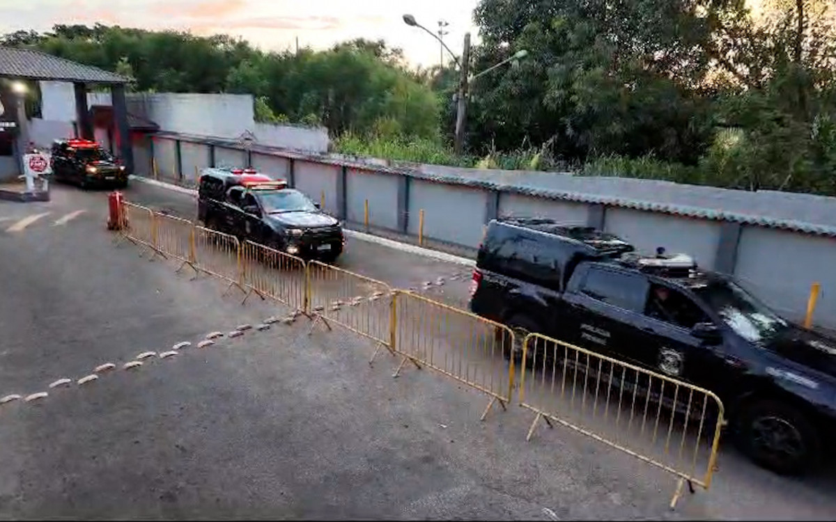 Opera&ccedil;&atilde;o &eacute; montada para transferir Luiz Fernando Nascimento Ferreira, o ?Nando Bacalhau?, para pres&iacute;dio federal