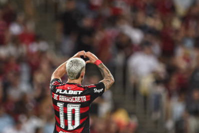 Arrascaeta celebra gol com camisa 10 do Flamengo no Maracanã: 'Especial'