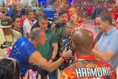 Prefeito de Vitória é agredido durante desfile de Carnaval